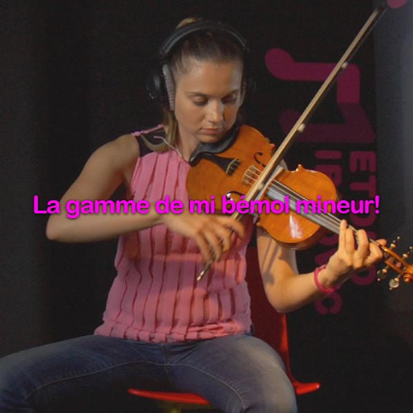 Leçon 070: La gamme de mi bémol mineur ! - violino online, play violin online,   - tocar violin online, уроки игры на скрипке, Metodo Mirkovic - cours de violon en ligne, geige online lernen